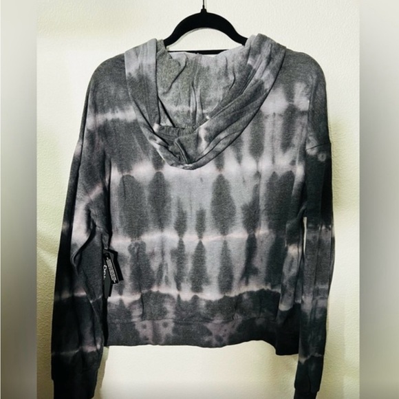 NWT Women’s 1X Bebe Sport Black and White Tie Dye Crop Hoodie - Picture 1 of 9